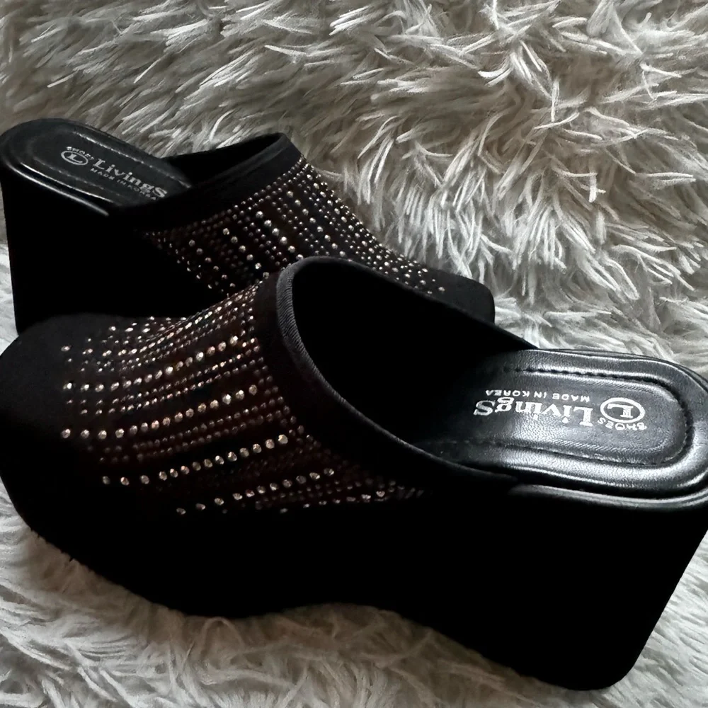 New RARE (Made in Korea) Black platform mules size 6-7 w/rose gold rhinestone.